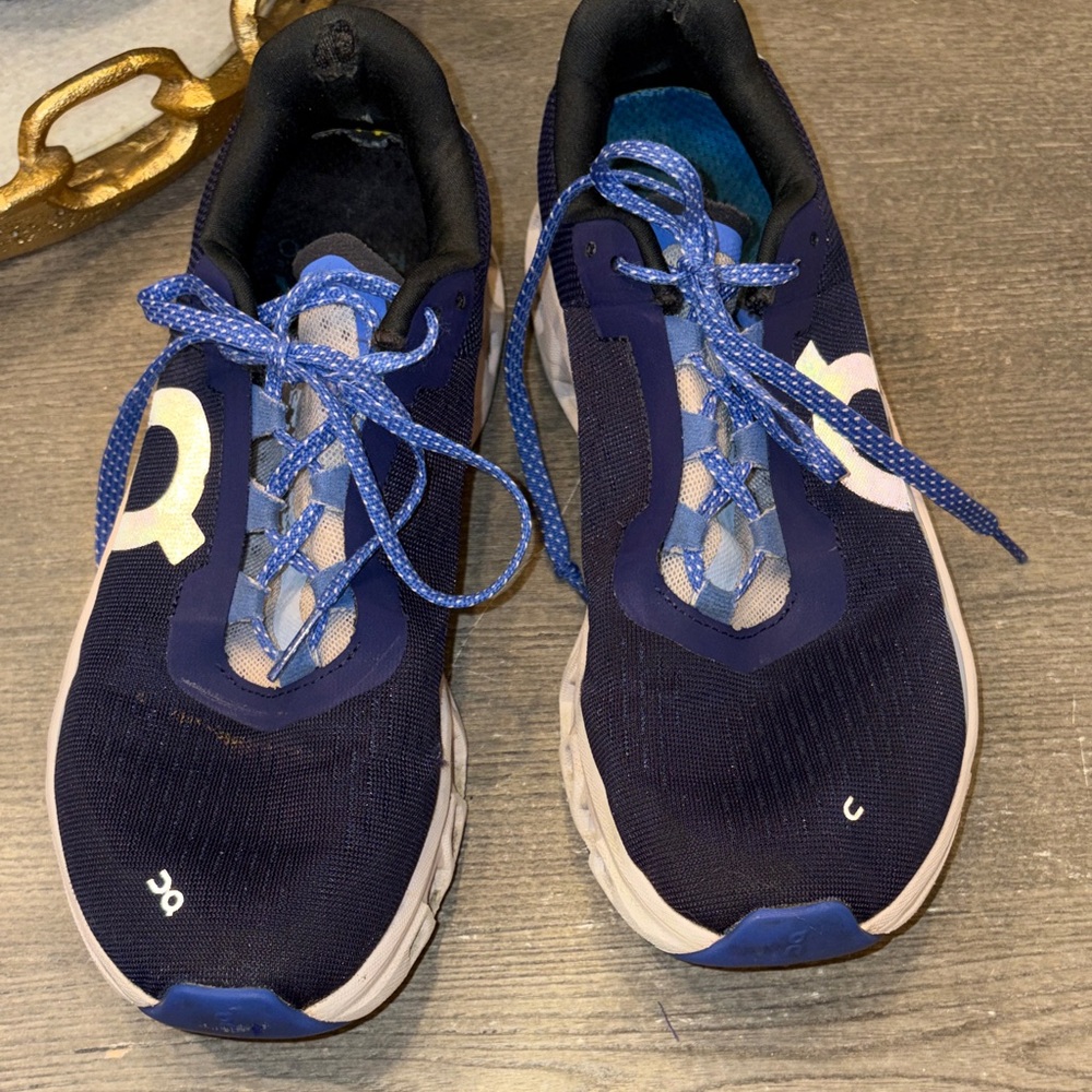 On Running Womens Cloudmonster in Açaí/lavender size 9.5
